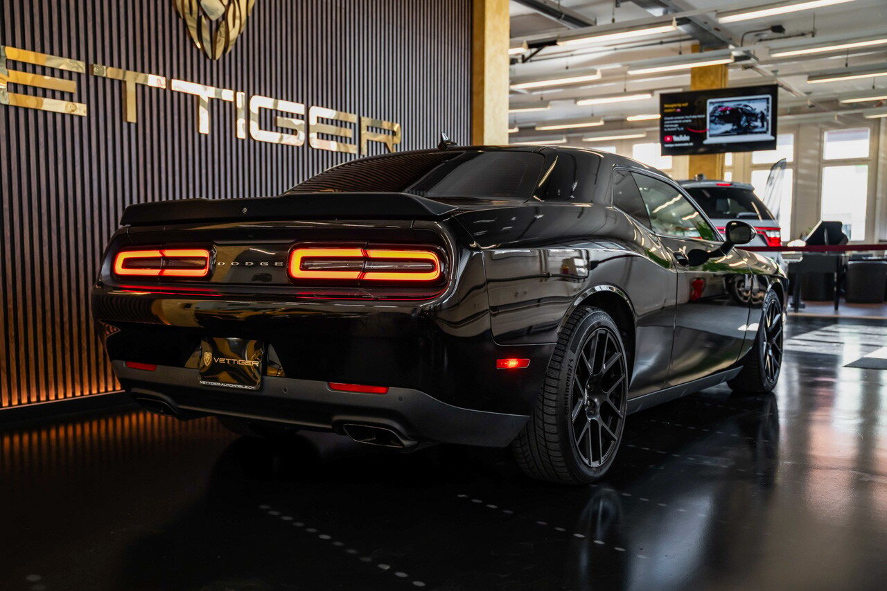 DODGE Challenger 6.4 V8 SRT HEMI, Second hand / Used, Automatic - 7