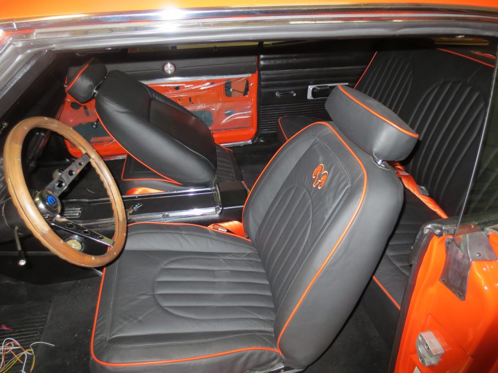 DODGE Charger 383, Petrol, Classic, Automatic - 4