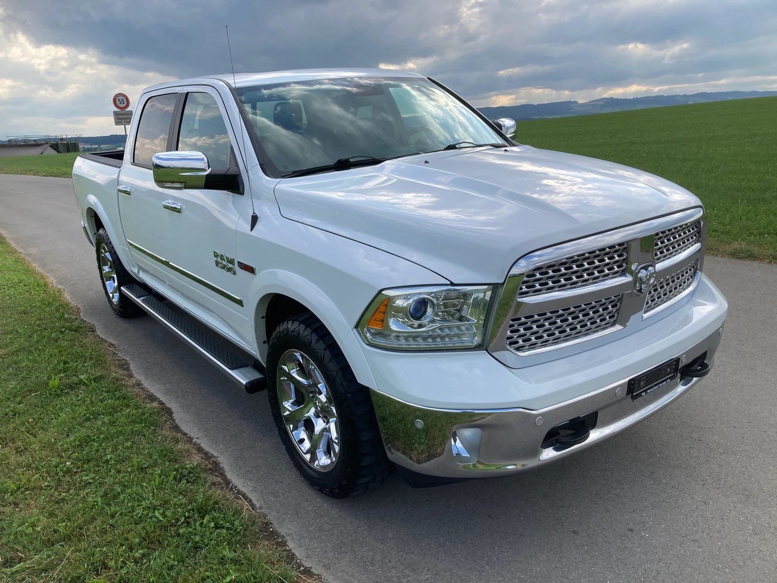 DODGE CrewCab Laramie Diesel **Anhängerkupplung 3.5t **, Diesel, Occasioni / Usate, Automatico - 2
