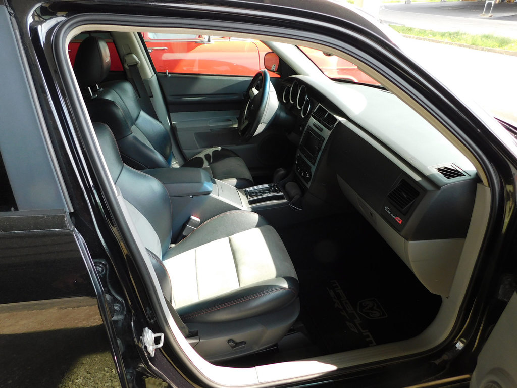 DODGE SRT8, Benzin, Occasion / Gebraucht, Automatik - 6
