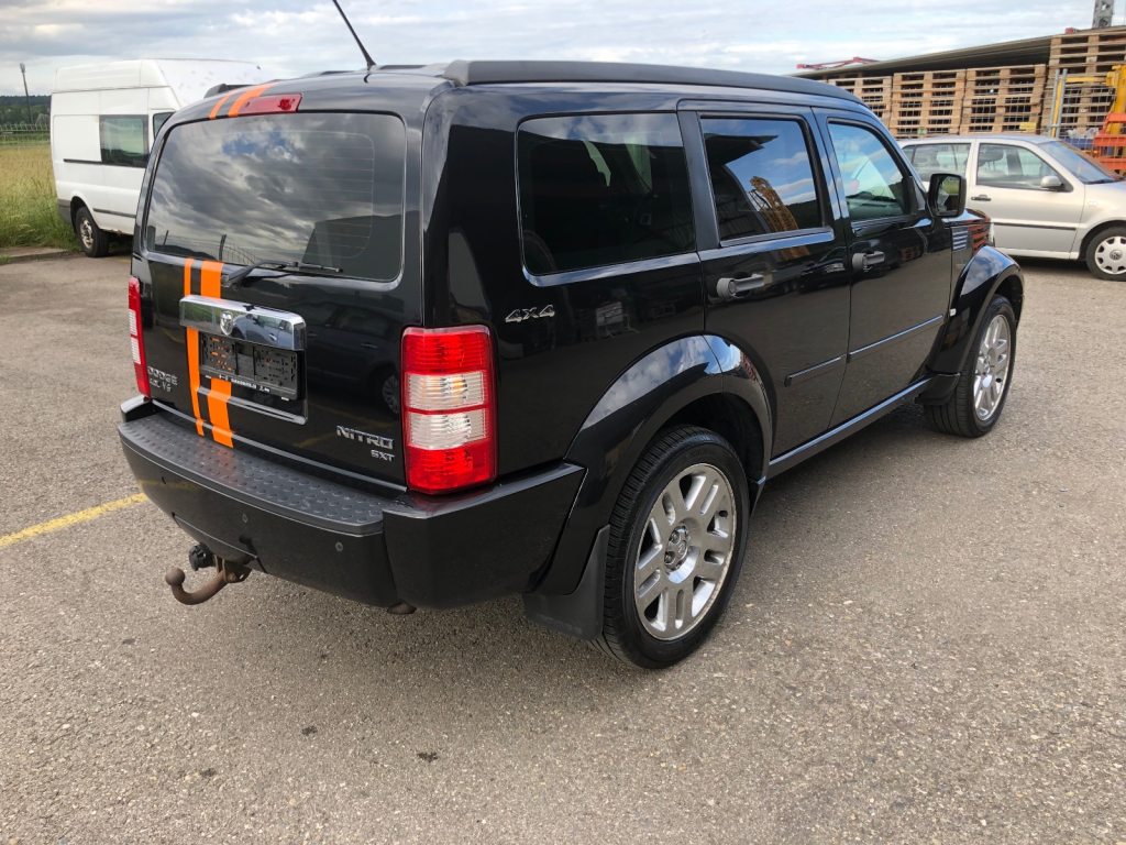 DODGE NITRO Automatik 4.0L V6 4x4 SXT, Benzin, Occasion / Gebraucht, Automatik - 7