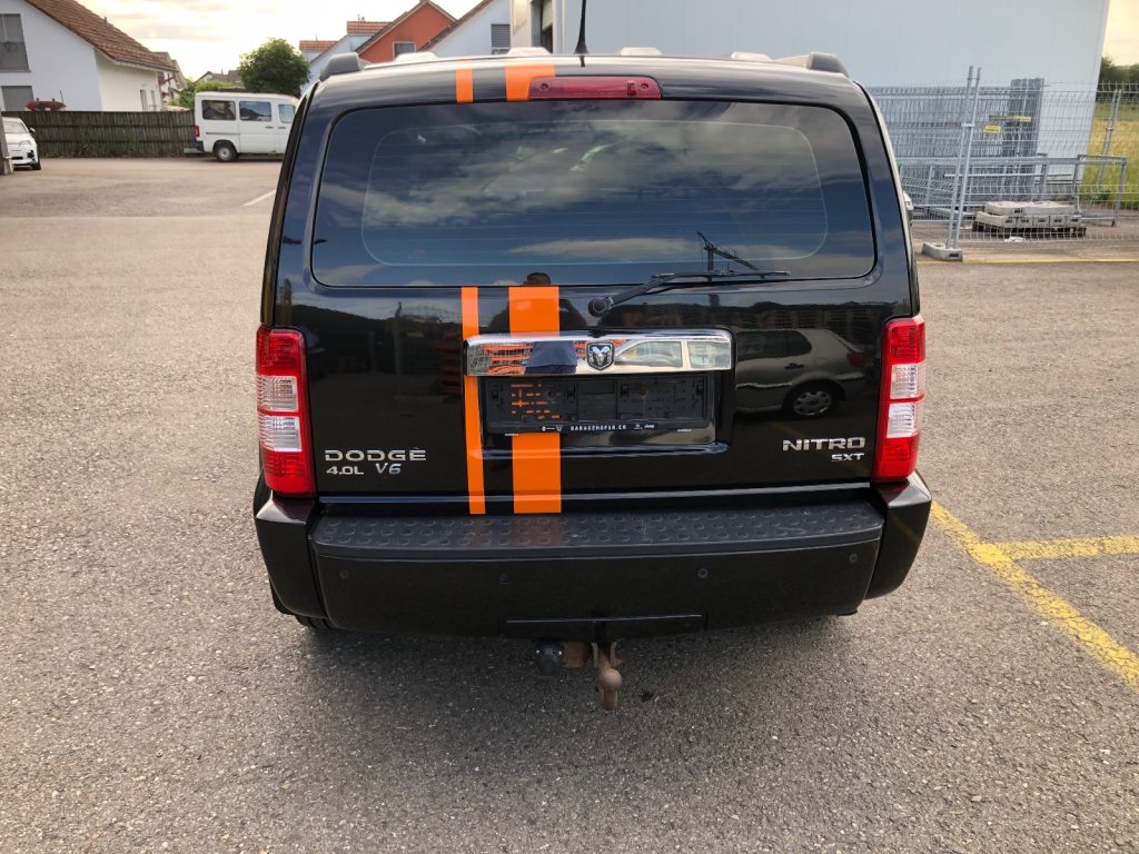 DODGE NITRO Automatik 4.0L V6 4x4 SXT, Benzin, Occasion / Gebraucht, Automatik - 5