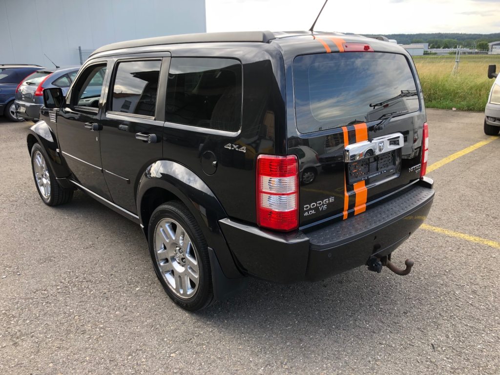 DODGE NITRO Automatik 4.0L V6 4x4 SXT, Benzin, Occasion / Gebraucht, Automatik - 4
