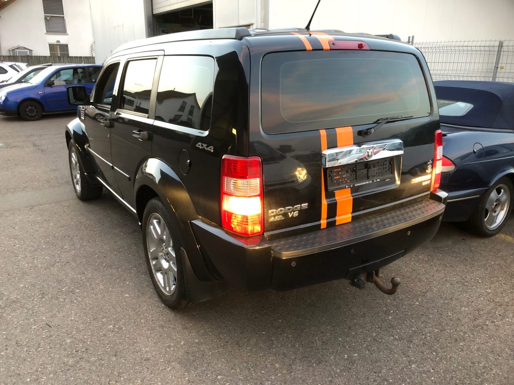 DODGE NITRO Automatik 4.0L V6 4x4 SXT, Benzina, Occasioni / Usate, Automatico - 4