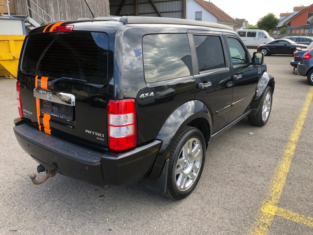 DODGE NITRO Automatik 4.0L V6 4x4 SXT, Benzin, Occasion / Gebraucht, Automatik - 6
