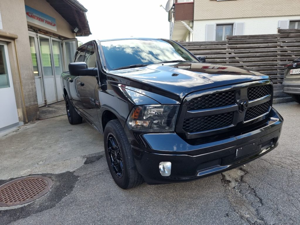 DODGE RAM 1500 SLT Black Edition