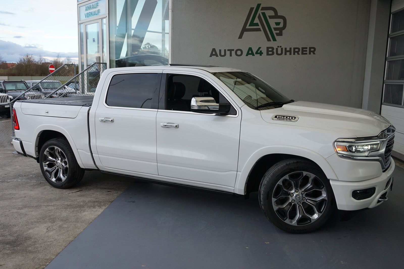 DODGE Ram Limited 5,7i V8 Hemi 4WD 396PS CrewCab mit RAM-BOX und L, Essence, Occasion / Utilisé, Automatique - 2