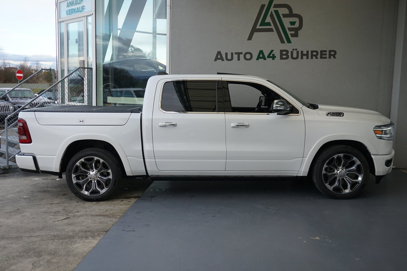 DODGE Ram Limited 5,7i V8 Hemi 4WD 396PS CrewCab mit RAM-BOX und L, Essence, Occasion / Utilisé, Automatique - 6
