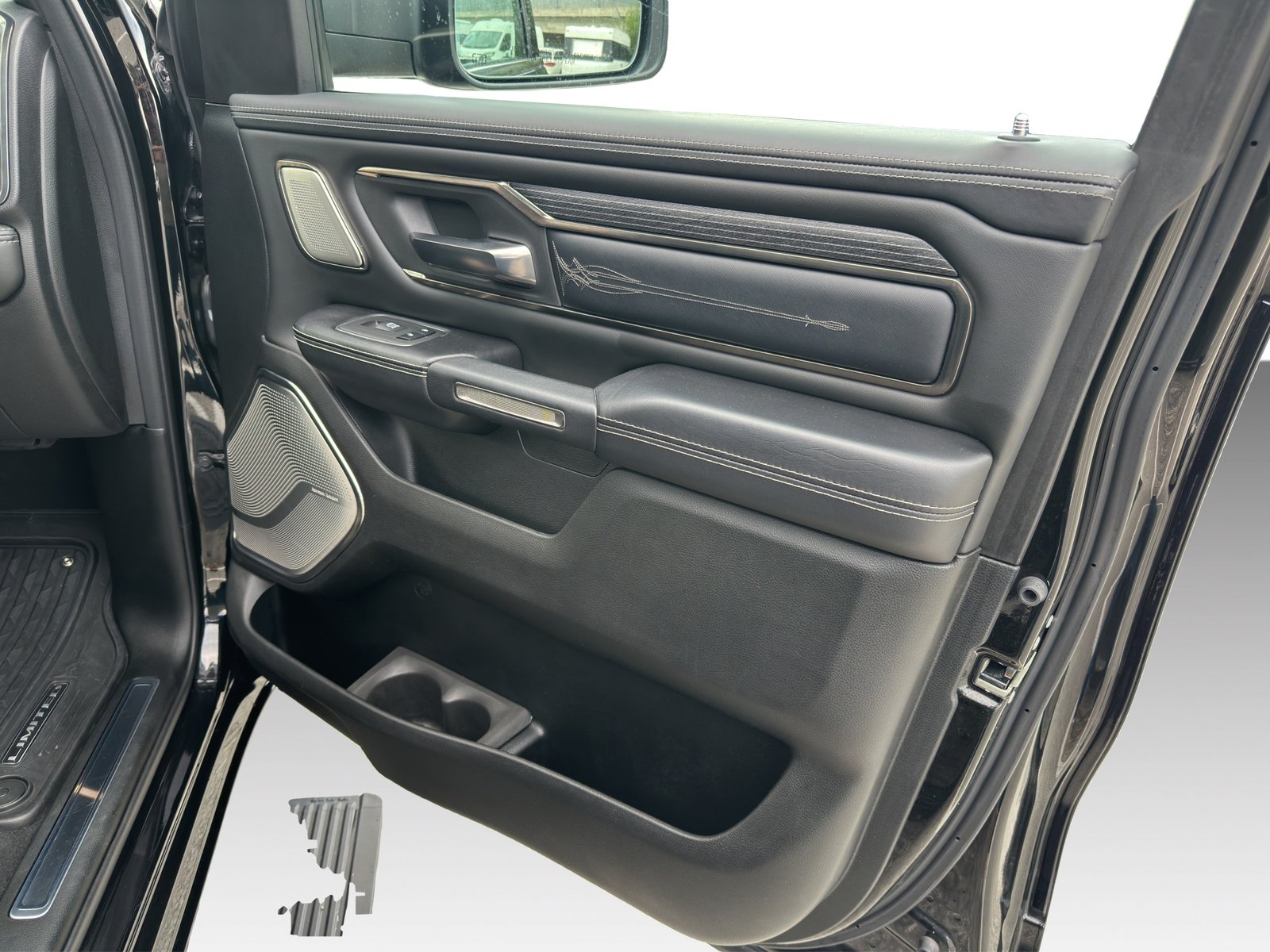 DODGE RAM 1500 Limited 5.7 V8 Hemi, Benzin, Occasion / Gebraucht, Automatik - 7