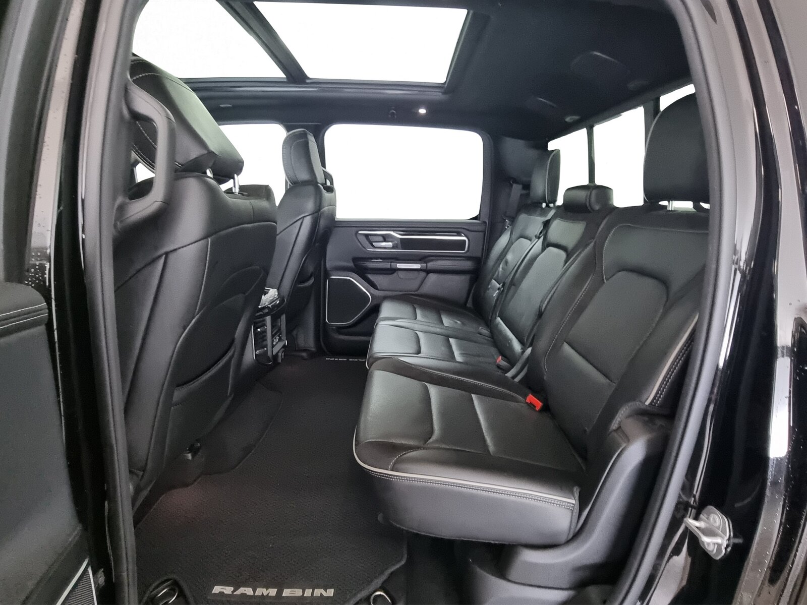 DODGE RAM 1500 Crew Cab Laramie Sport Black Paket · 5.7L, Essence, Occasion / Utilisé, Automatique - 7