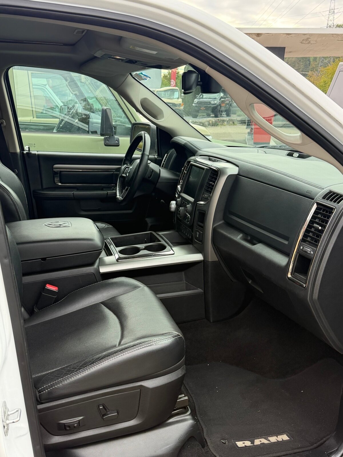 DODGE Ram, Petrol, Second hand / Used, Automatic - 4