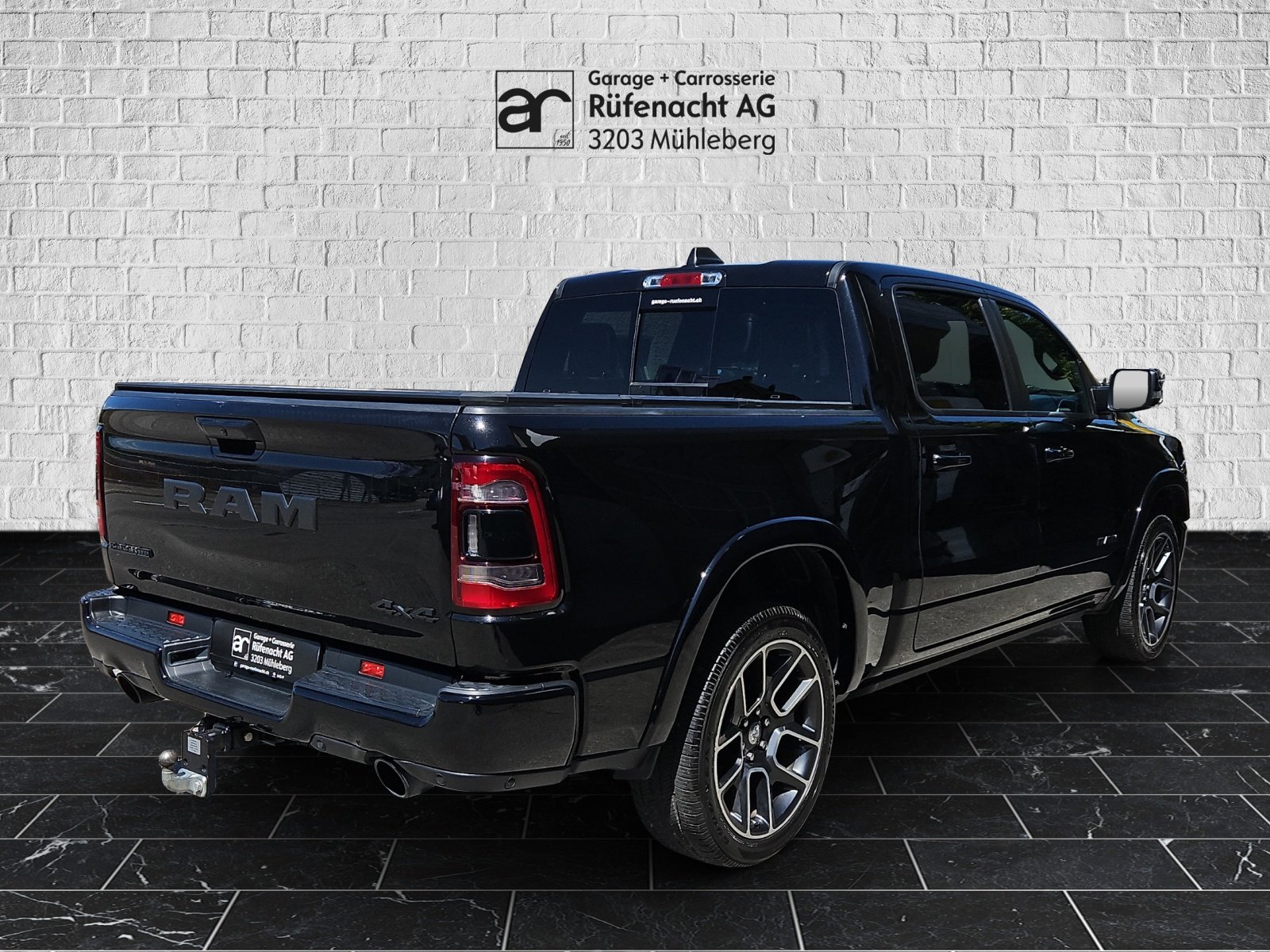 DODGE Ram 1500 Crew Kab. Pick-up 5.7 HEMI MDS VVT Laramie, Petrol, Second hand / Used, Automatic - 2