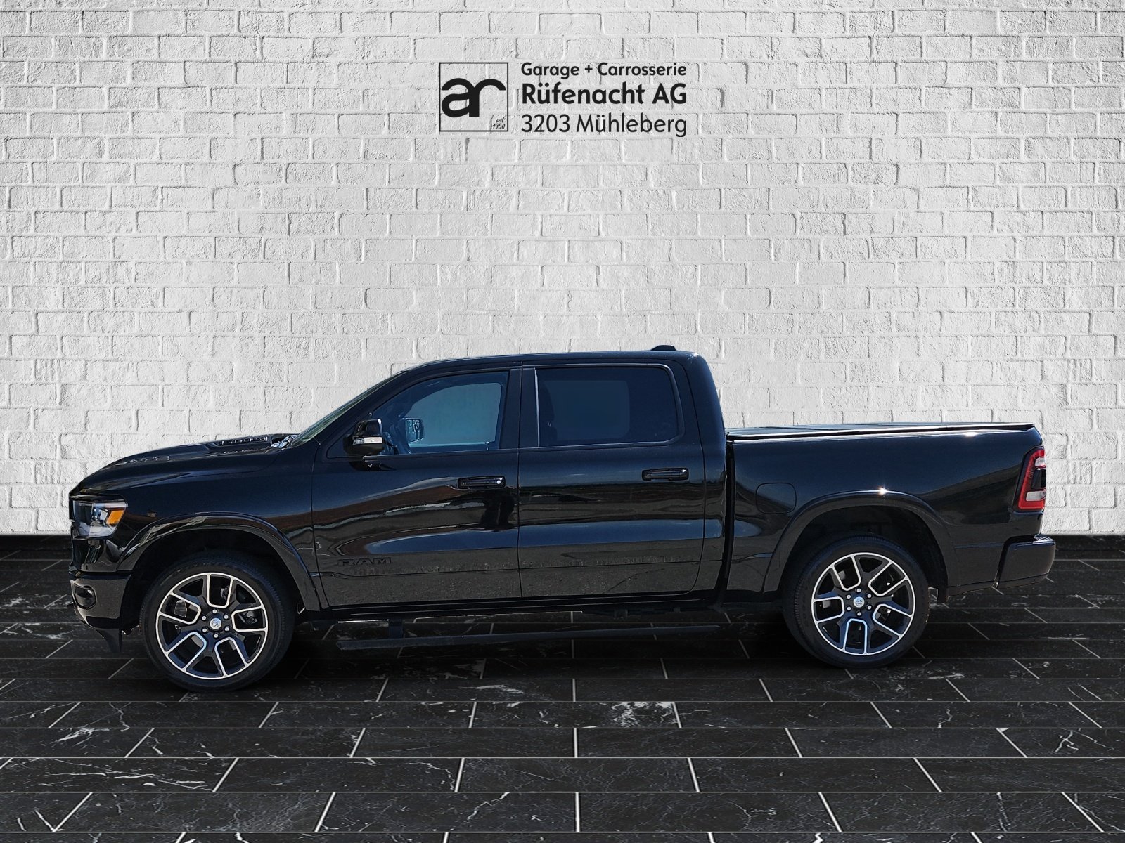 DODGE Ram 1500 Crew Kab. Pick-up 5.7 HEMI MDS VVT Laramie, Petrol, Second hand / Used, Automatic - 5