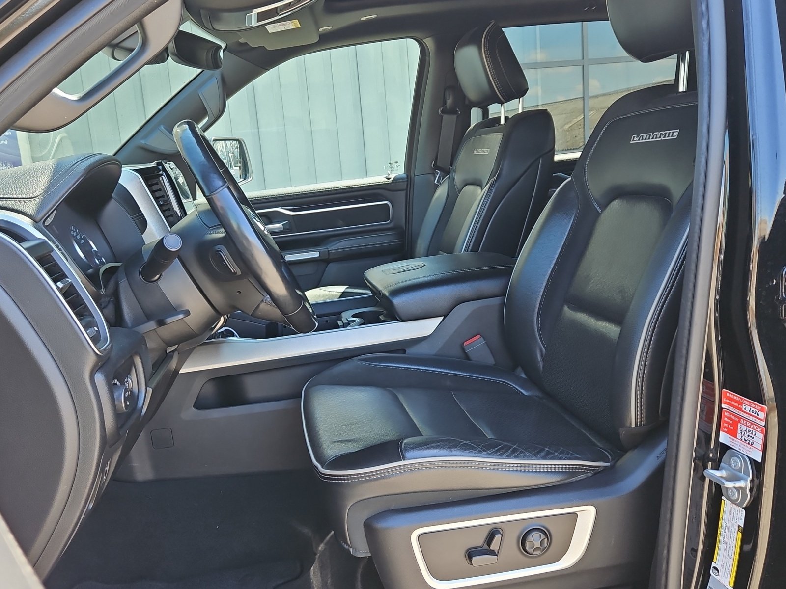 DODGE Ram 1500 Crew Kab. Pick-up 5.7 HEMI MDS VVT Laramie, Petrol, Second hand / Used, Automatic - 7