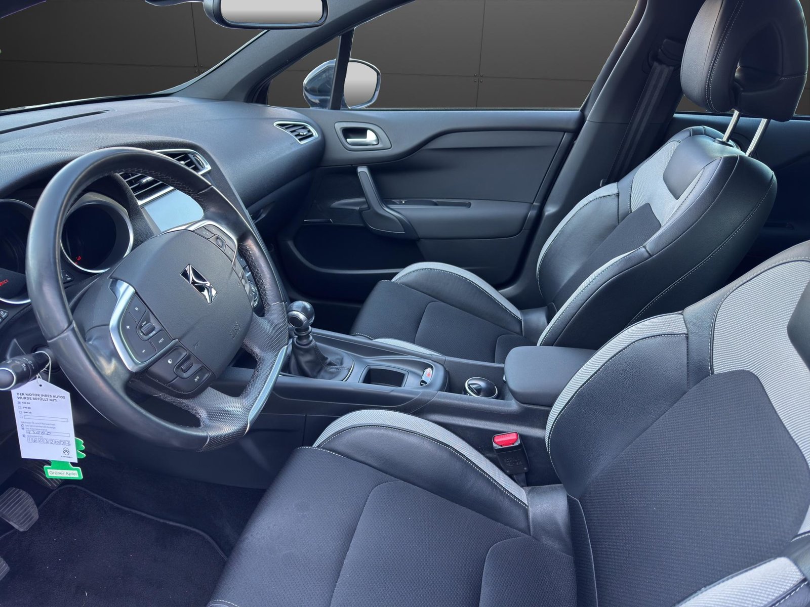 DS AUTOMOBILES 4 1.2 PureTech So Chic, Benzin, Occasion / Gebraucht, Handschaltung - 3