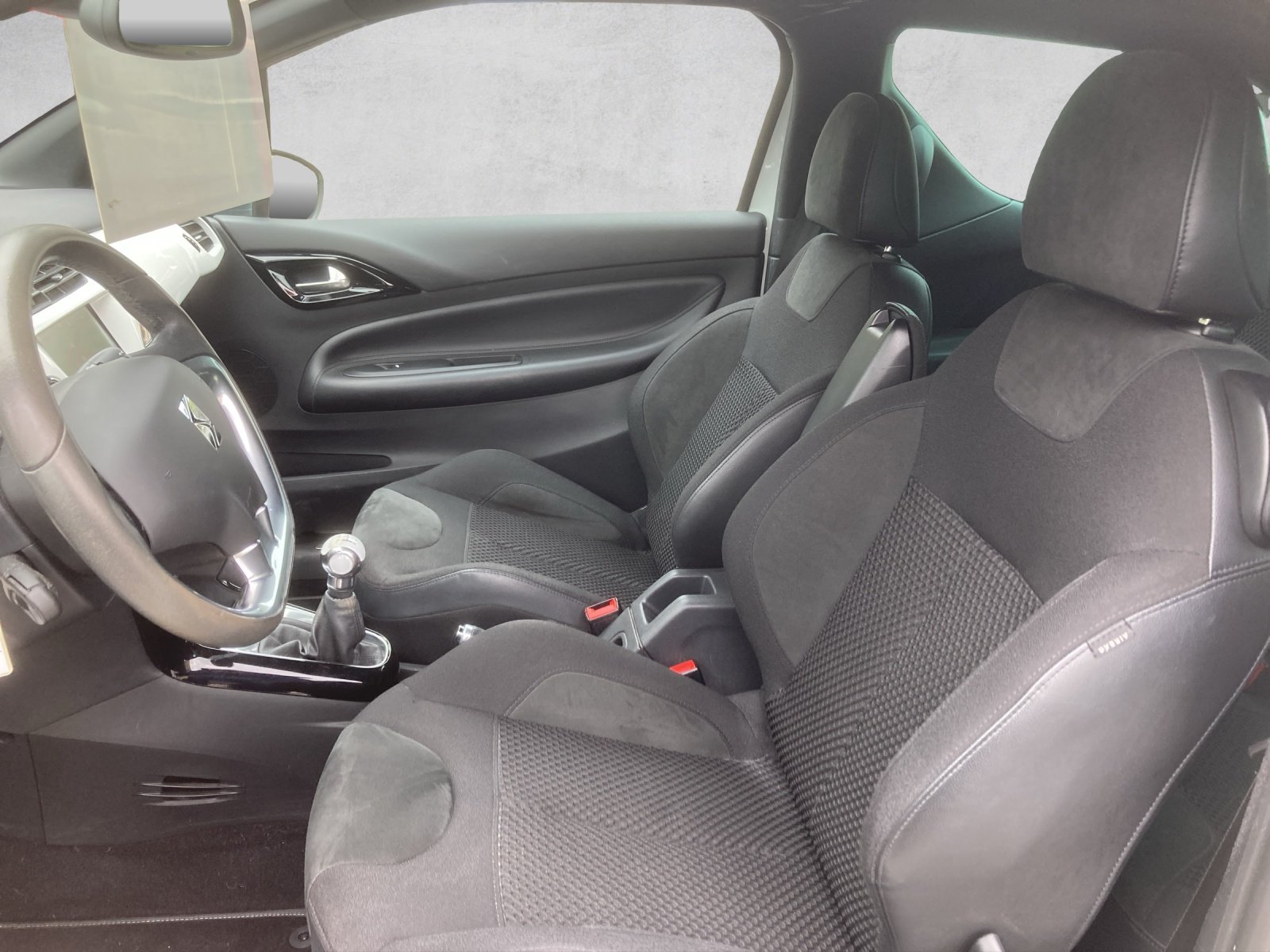 DS AUTOMOBILES DS3 Cabrio 1.6 VTi SO Chic, Petrol, Second hand / Used, Manual - 7