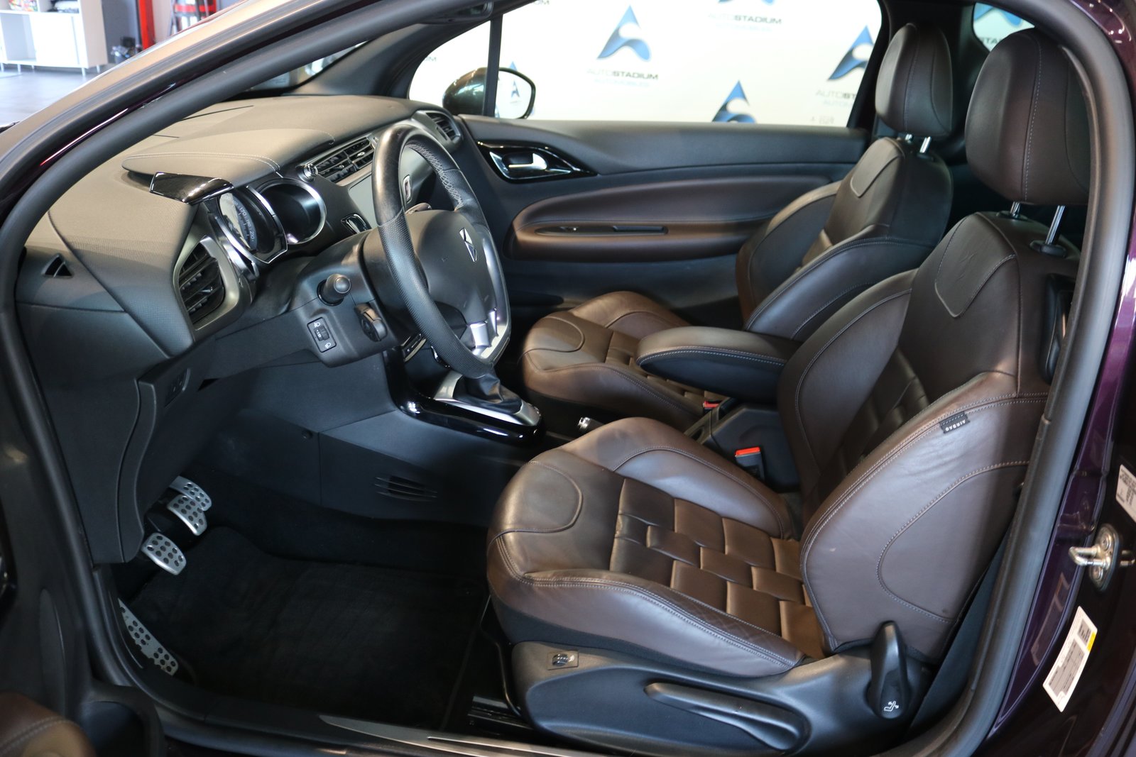 DS AUTOMOBILES DS 3 Cabrio 1.6 THP Sport Chic Plus, Benzin, Occasion / Gebraucht, Handschaltung - 3
