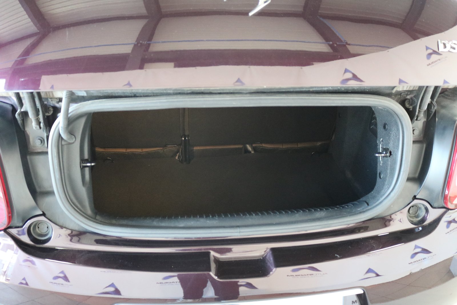 DS AUTOMOBILES DS 3 Cabrio 1.6 THP Sport Chic Plus, Benzin, Occasion / Gebraucht, Handschaltung - 5