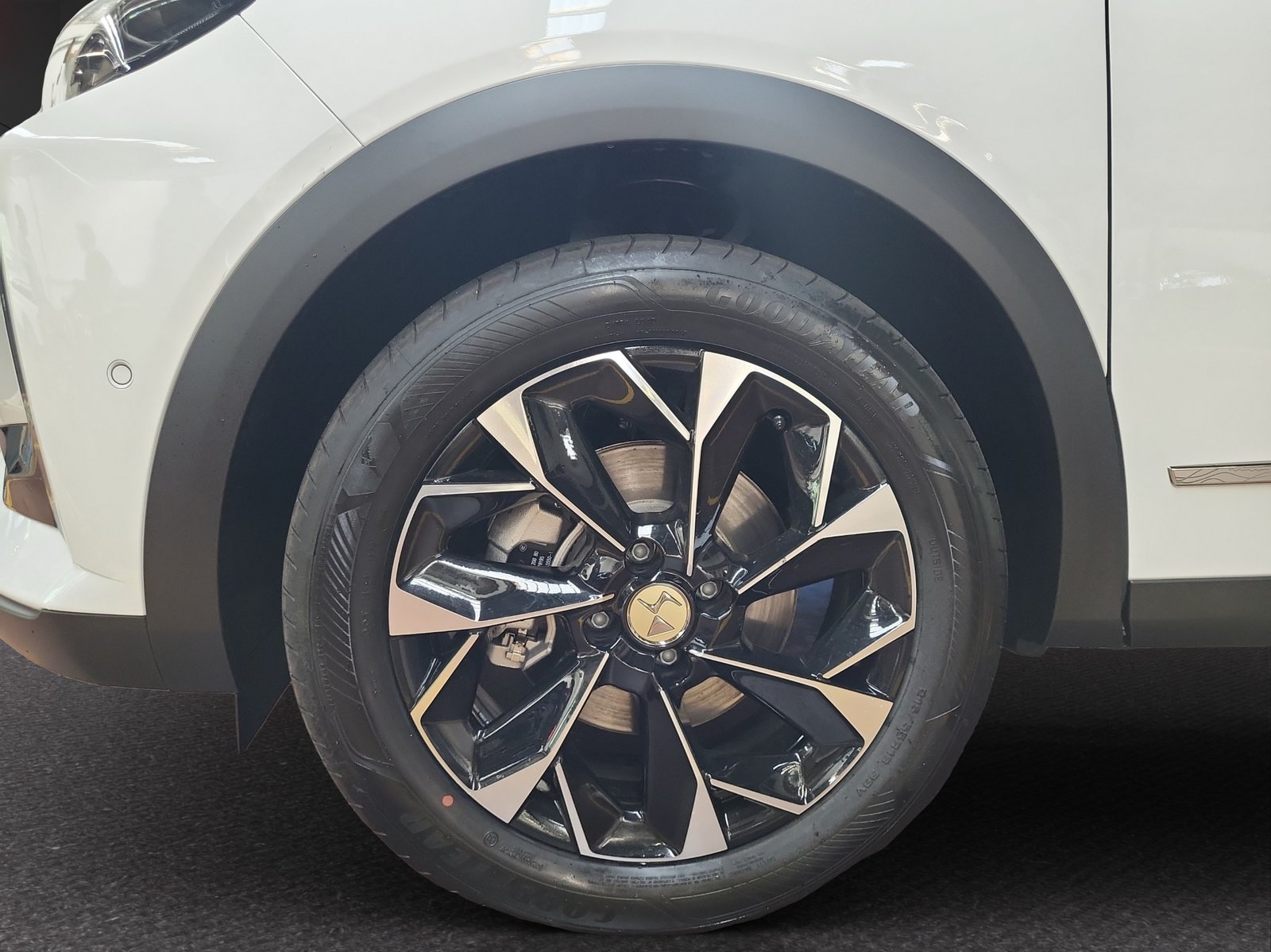 DS AUTOMOBILES DS3 1.2 MHEV Jules Verne, Mild-Hybrid Benzin/Elektro, Neuwagen, Automatik - 4