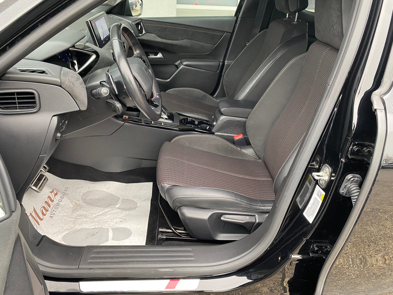 DS AUTOMOBILES DS 3 Crossback 1.2 156PS PureTech Performance Line EAT8, Benzin, Occasion / Gebraucht, Automatik - 6