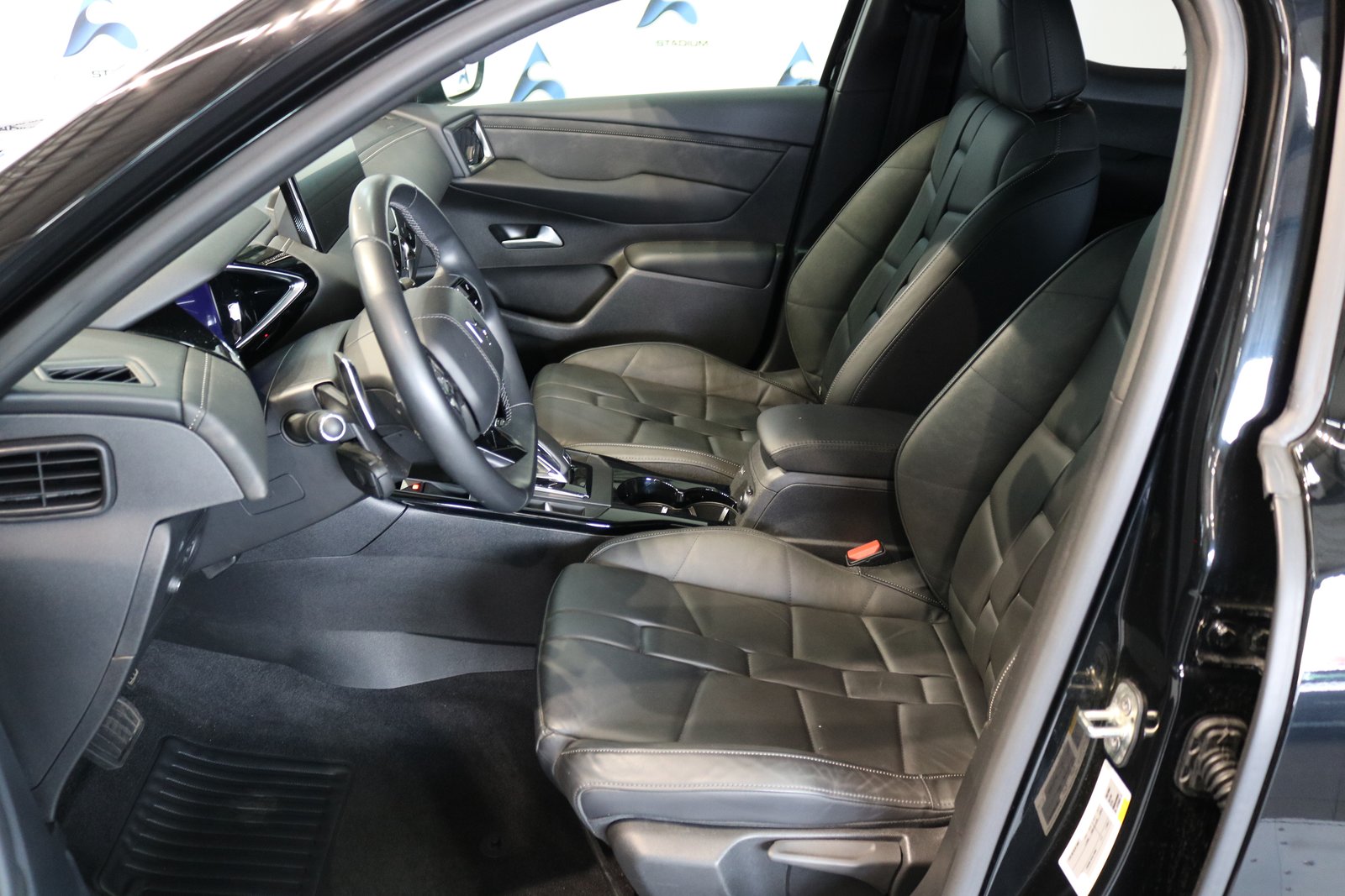 DS AUTOMOBILES DS 3 Crossback 1.2 PureTech SO Chic EAT8, Petrol, Second hand / Used, Automatic - 2