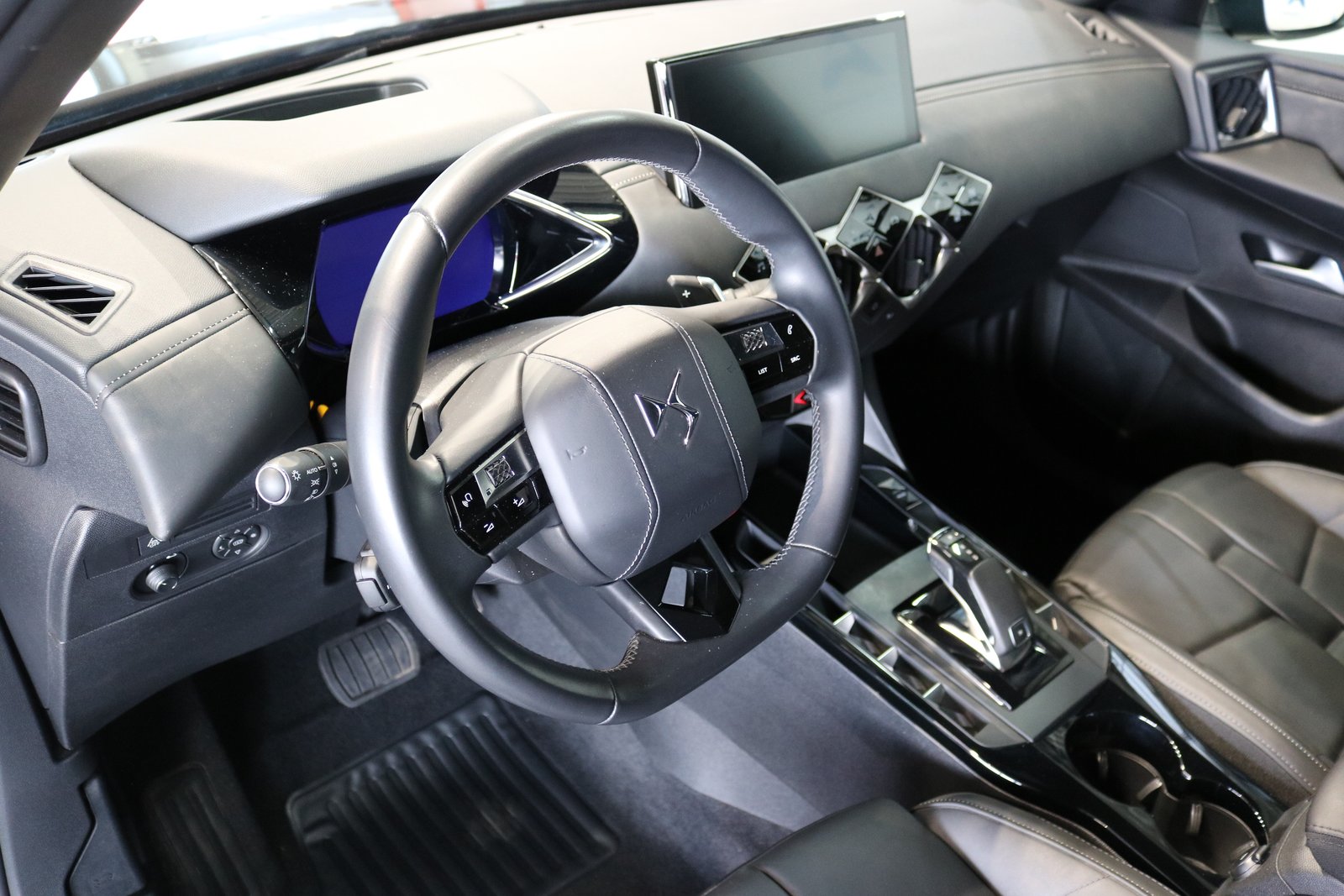 DS AUTOMOBILES DS 3 Crossback 1.2 PureTech SO Chic EAT8, Petrol, Second hand / Used, Automatic - 3