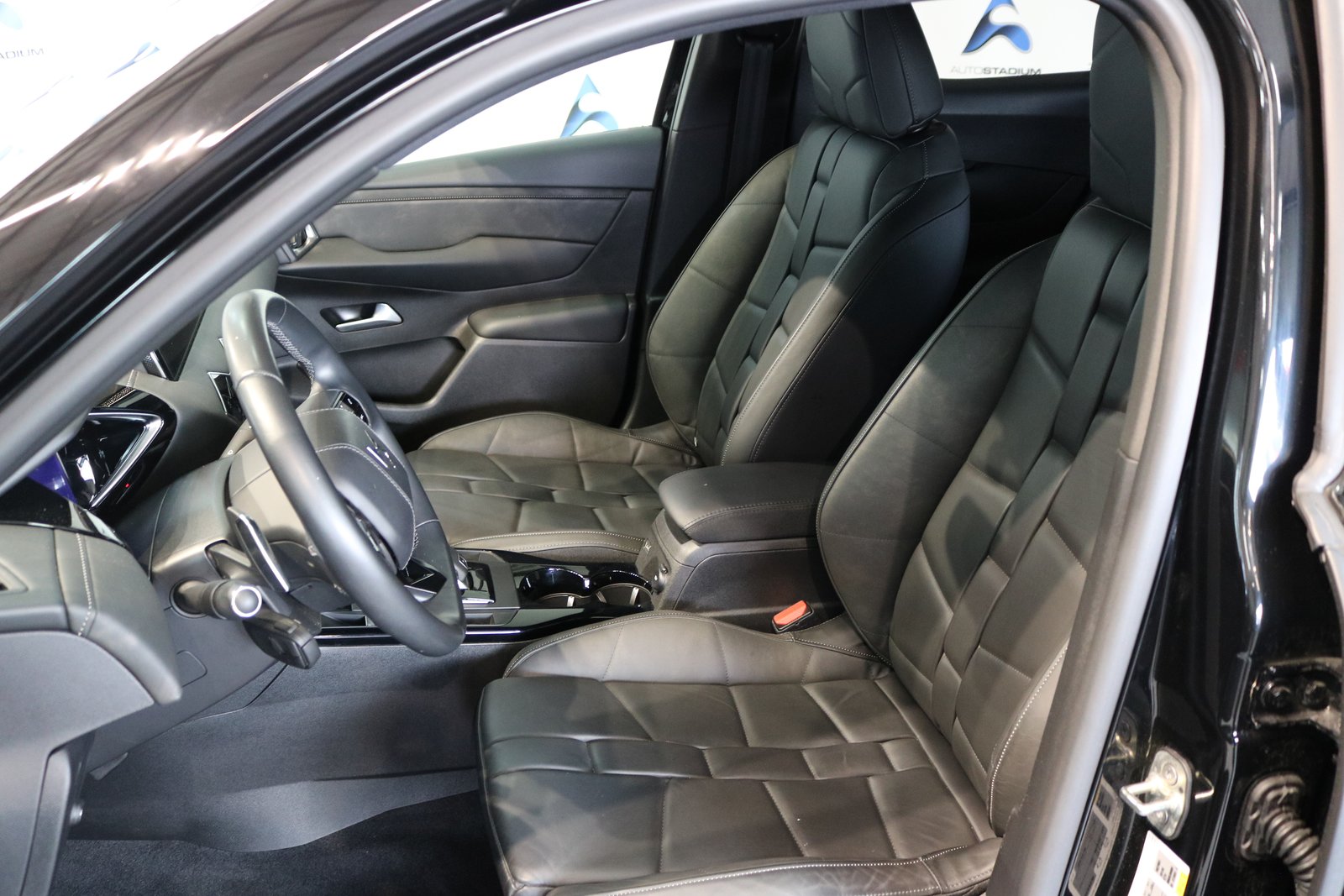 DS AUTOMOBILES DS 3 Crossback 1.2 PureTech SO Chic EAT8, Petrol, Second hand / Used, Automatic - 5