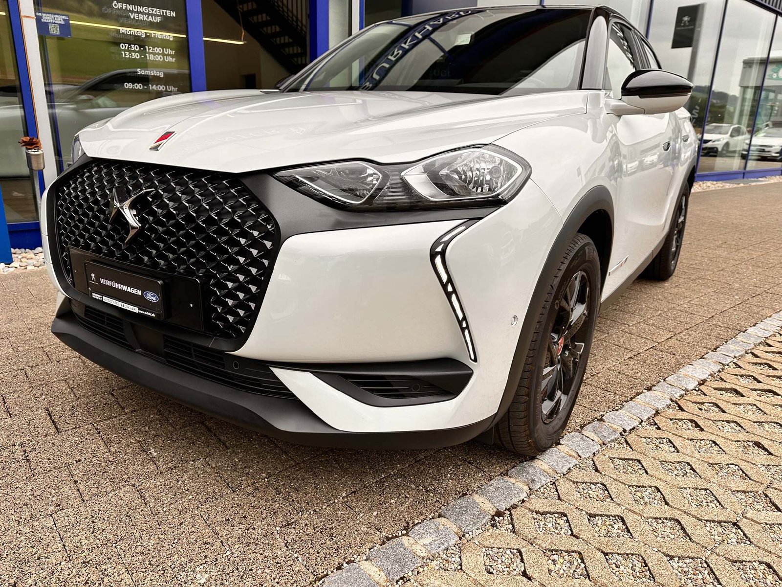 DS AUTOMOBILES DS3 Crossback 1.2 PureTech 155 Performance Line, Petrol, Second hand / Used, Automatic - 2