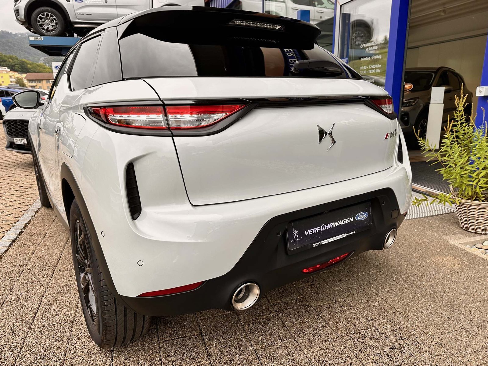 DS AUTOMOBILES DS3 Crossback 1.2 PureTech 155 Performance Line, Petrol, Second hand / Used, Automatic - 4