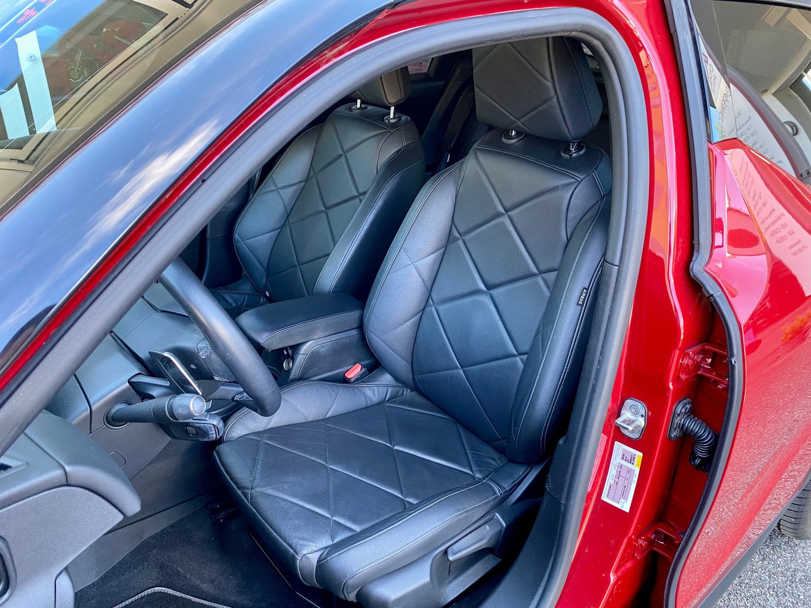 DS AUTOMOBILES DS 3 Crossback 1.2 PureTech SO Chic EAT8, Petrol, Second hand / Used, Automatic - 4