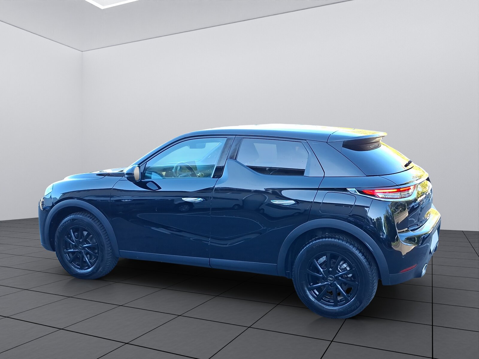 DS AUTOMOBILES DS 3 Crossback 1.2 PureTech SO Chic EAT8, Petrol, Second hand / Used, Automatic - 4