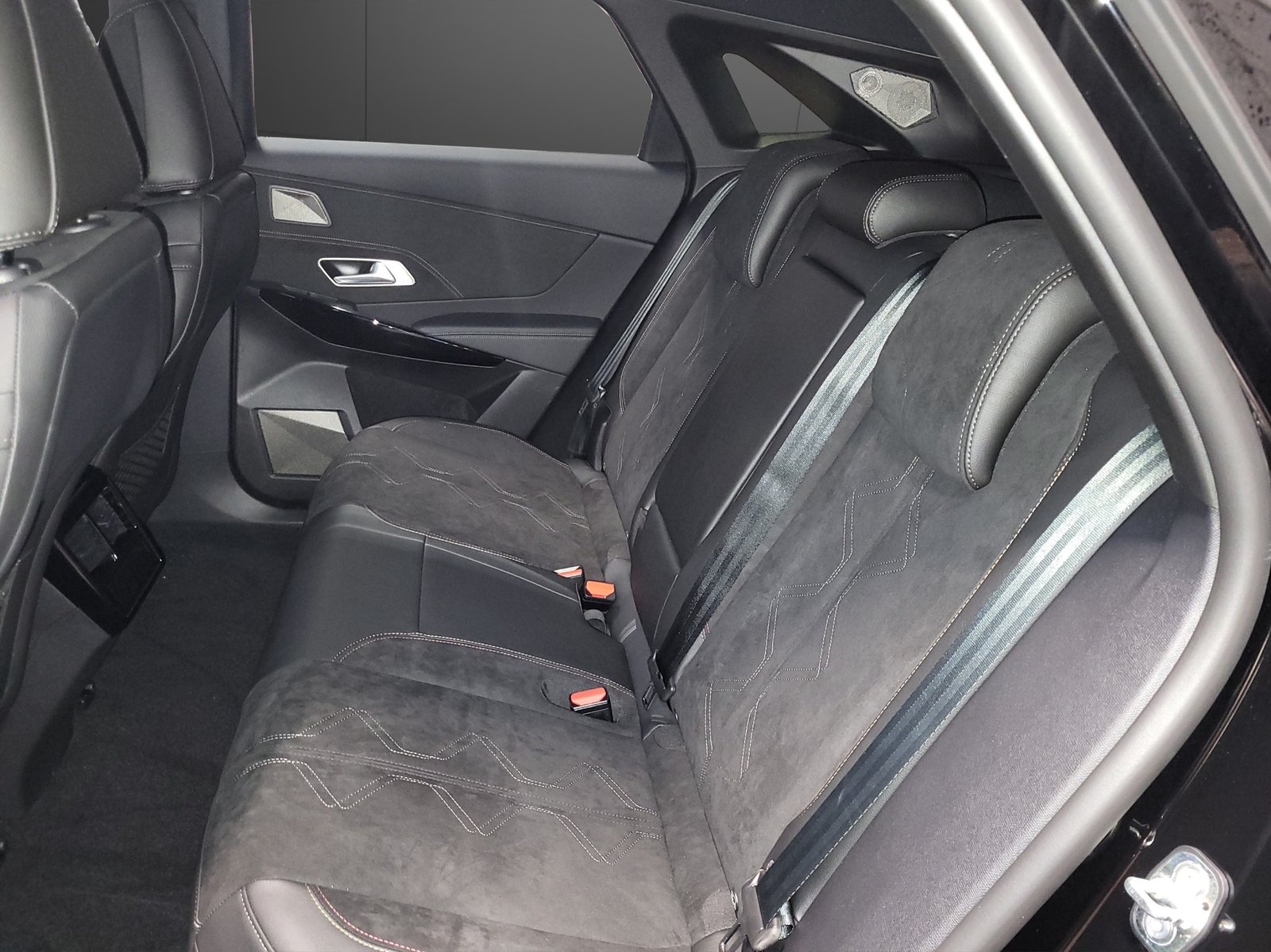 DS AUTOMOBILES DS7 E-Tense 4x4 Ligne Noire, Plug-in-Hybrid Benzina/Elettrica, Auto nuove, Automatico - 6