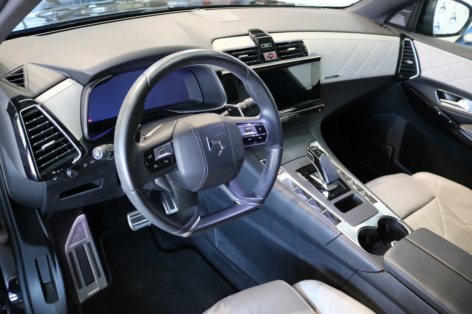 DS AUTOMOBILES DS 7 Crossback E-Tense 300 4x4 RIVOLI, Hybride Rechargeable Essence/Électricité, Occasion / Utilisé, Automatique - 3