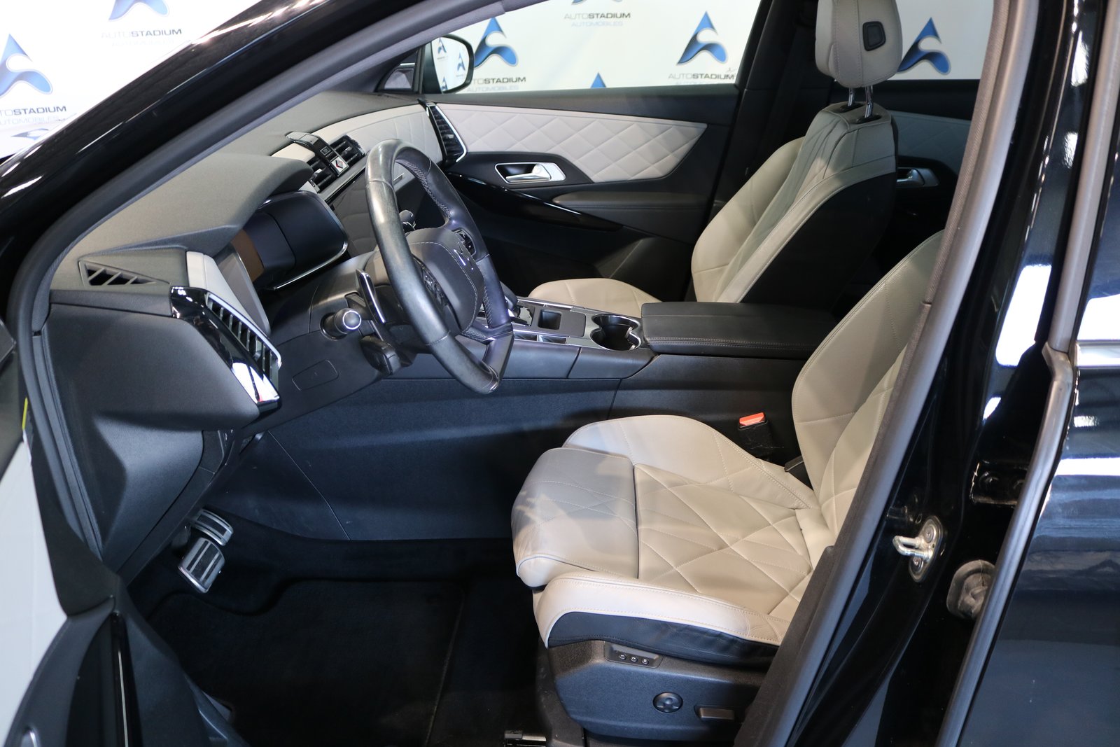 DS AUTOMOBILES DS 7 Crossback E-Tense 300 4x4 RIVOLI, Hybride Rechargeable Essence/Électricité, Occasion / Utilisé, Automatique - 4