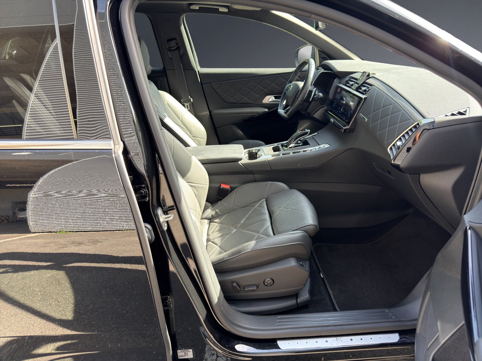 DS AUTOMOBILES DS 7 Crossback 1.6 PureTech Rivoli EAT8, Benzin, Occasion / Gebraucht, Automatik - 7