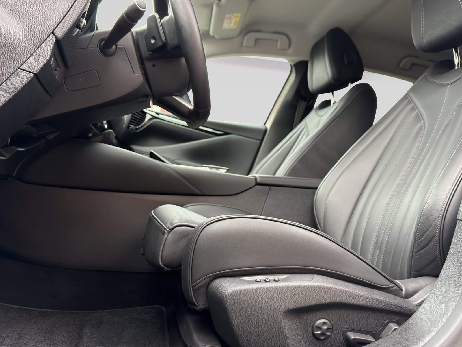 DS AUTOMOBILES DS 4 1.2 Pure Tech Cross Rivoli EAT8, Benzin, Occasion / Gebraucht, Automatik - 7