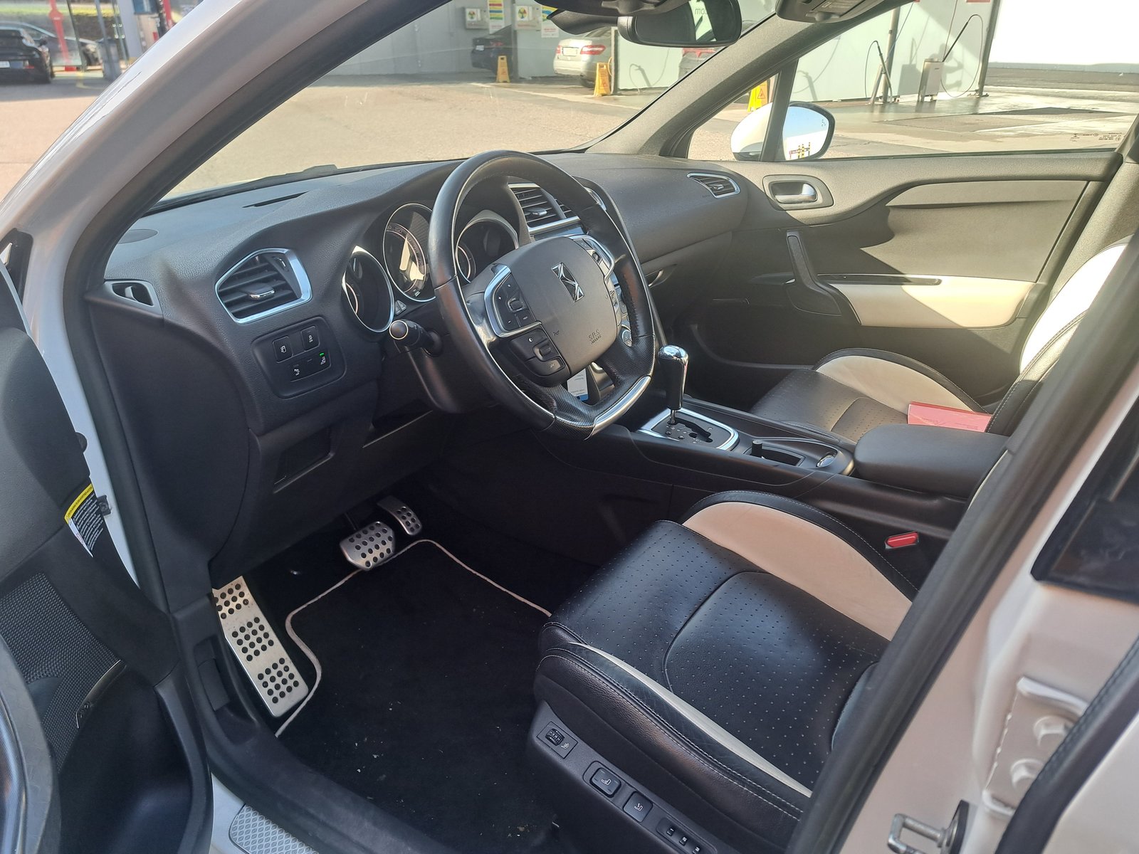 DS AUTOMOBILES DS4 2.0 HDi Paris rendez-vous Automatic, Diesel, Occasion / Utilisé, Automatique - 4