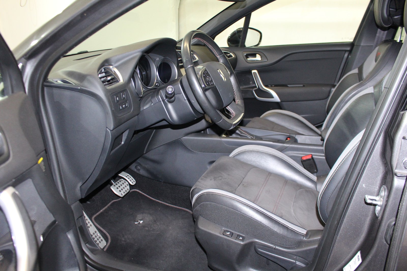 DS AUTOMOBILES DS4 2.0 BlueHDi 180 Performance L., Diesel, Occasion / Gebraucht, Automatik - 7