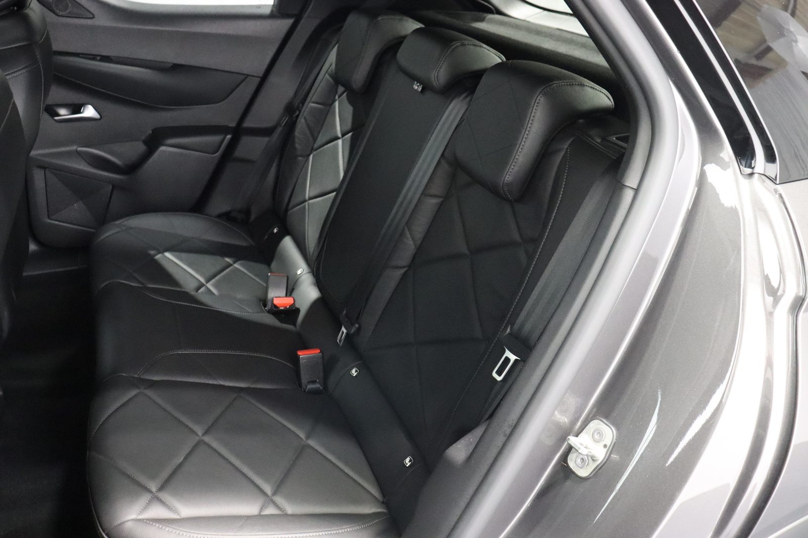 DS 3 Crossback 1.2 PureTech 155 Bastille, Benzin, Occasion / Gebraucht, Automatik - 5