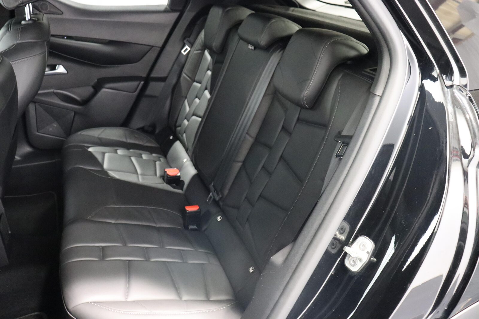 DS 3 Crossback 1.2 PureTech 155 So Chic, Benzin, Occasion / Gebraucht, Automatik - 6