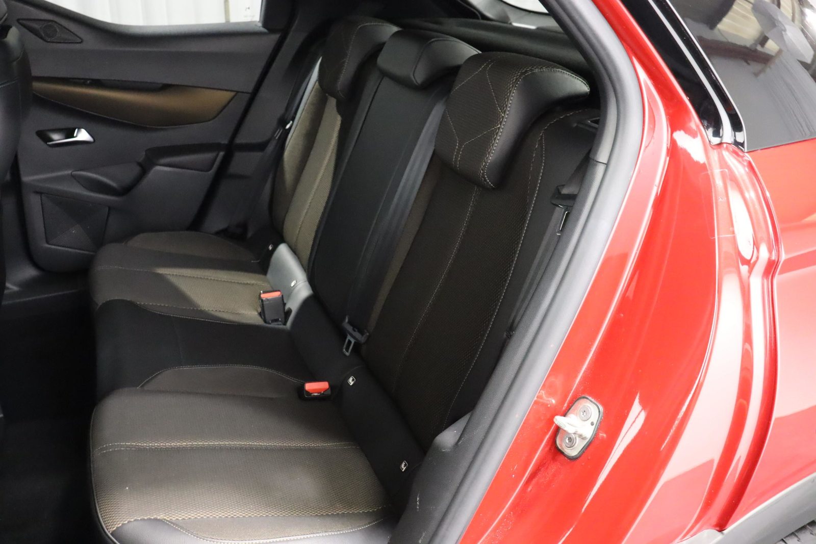 DS 3 Crossback 1.2 PureTech 155 So Chic, Benzin, Occasion / Gebraucht, Automatik - 6