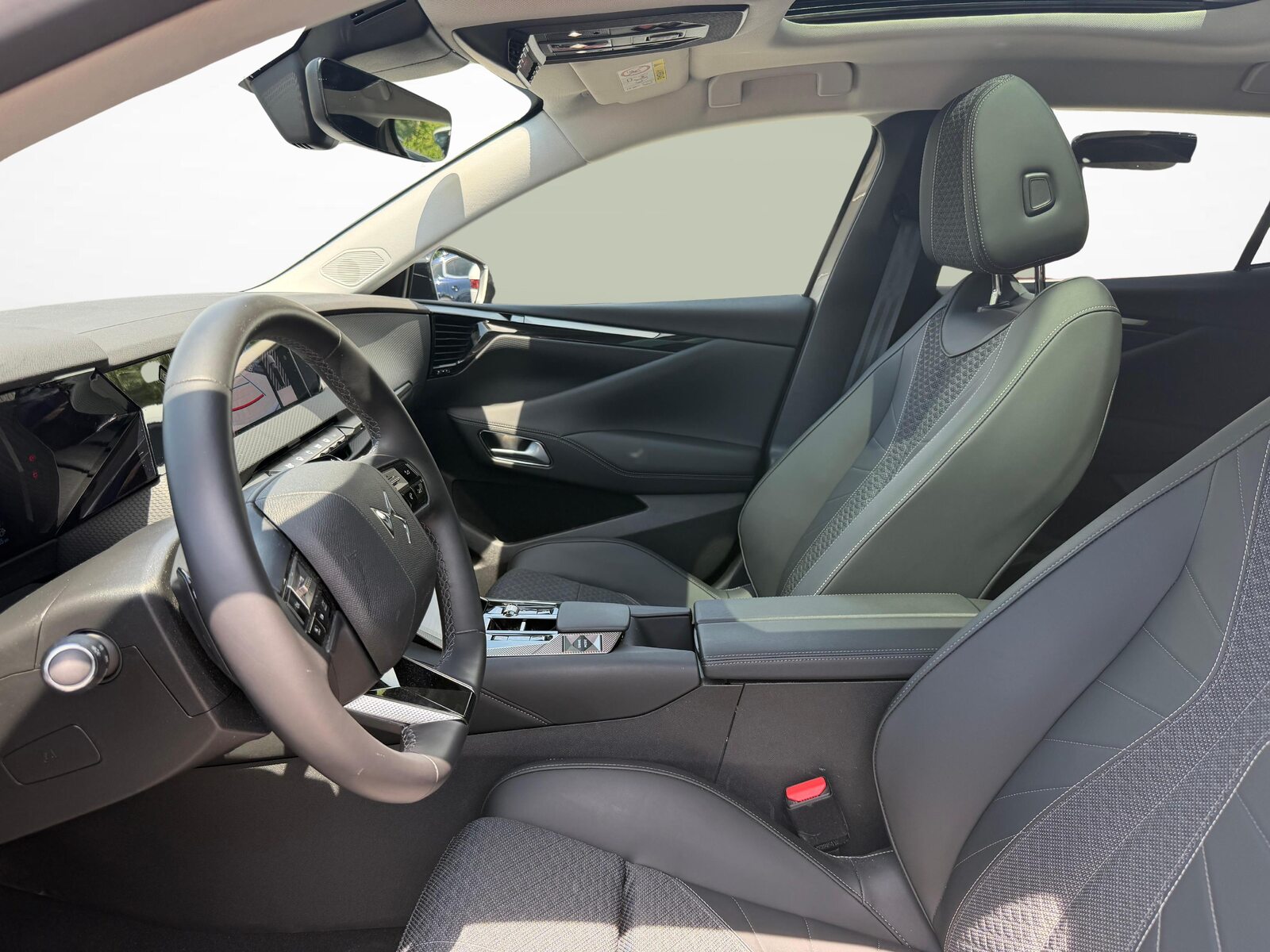 DS 4 1.2 Hybrid Ligne Noire, Mild-Hybrid Benzin/Elektro, Occasion / Gebraucht, Automatik - 2