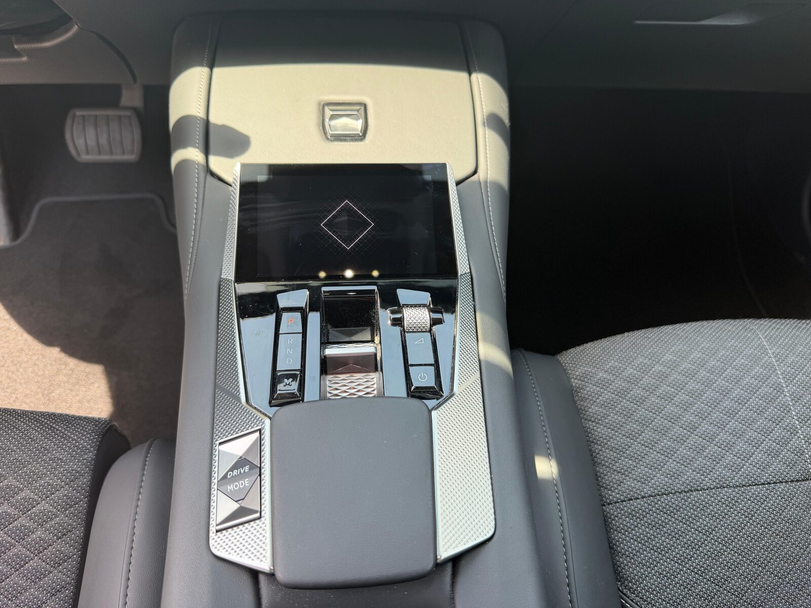 DS 4 1.2 Hybrid Ligne Noire, Mild-Hybrid Benzin/Elektro, Occasion / Gebraucht, Automatik - 6