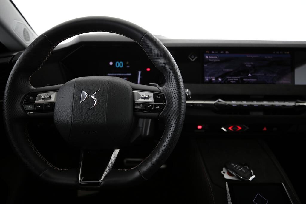 DS 4 1.6 E-Tense Ligne Noire, Plug-in-Hybrid Benzin/Elektro, Occasion / Gebraucht, Automatik - 6
