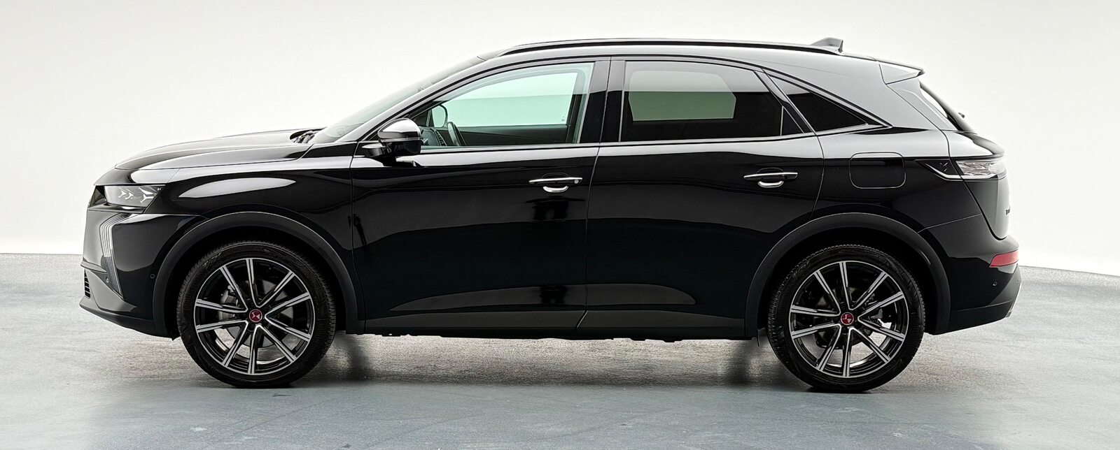 DS 7 1.6 E-Tense Ligne Noire 4x4, Plug-in-Hybrid Benzin/Elektro, Occasion / Gebraucht, Automatik - 4