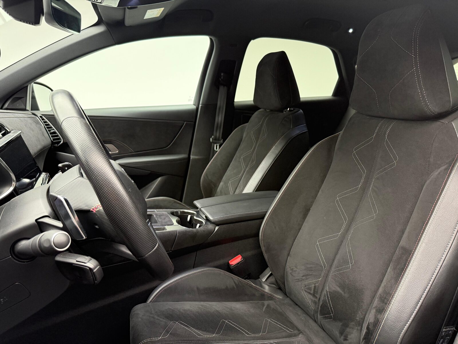 DS 7 1.6 E-Tense Ligne Noire 4x4, Plug-in-Hybrid Benzin/Elektro, Occasion / Gebraucht, Automatik - 6