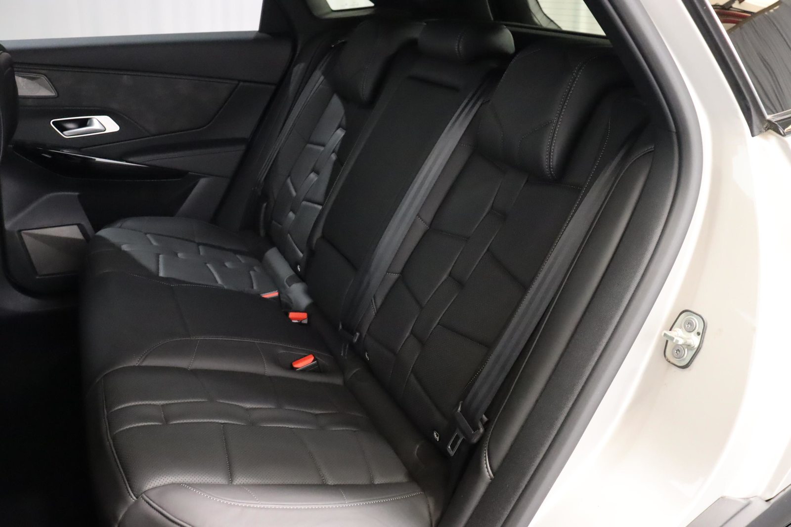 DS 7 Crossback 1.6 E-Tense Louvre 4x4, Plug-in-Hybrid Benzin/Elektro, Occasion / Gebraucht, Automatik - 6
