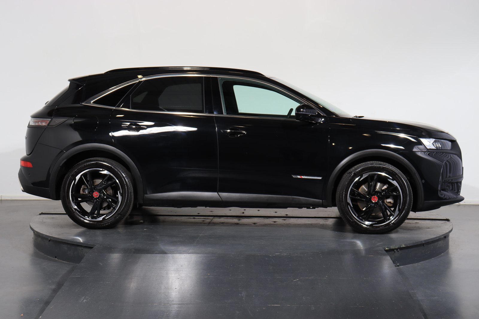 DS 7 Crossback 1.6 E-Tense Performance Line+ 4x4, Plug-in-Hybrid Benzin/Elektro, Occasion / Gebraucht, Automatik - 2