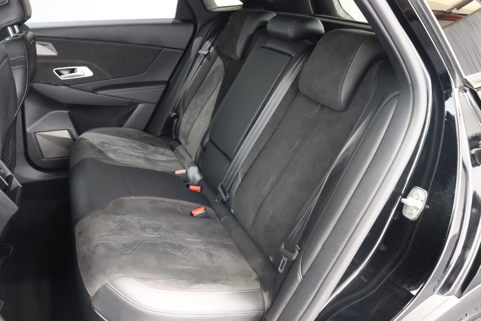 DS 7 Crossback 1.6 E-Tense Performance Line+ 4x4, Plug-in-Hybrid Benzin/Elektro, Occasion / Gebraucht, Automatik - 6