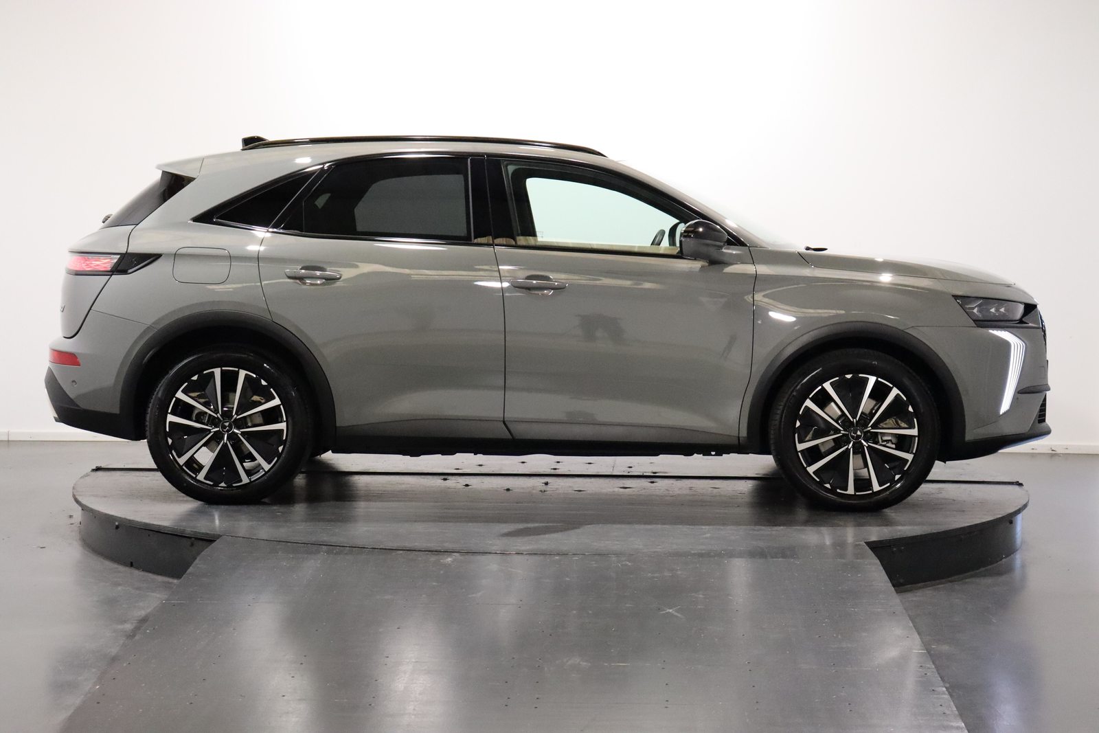 DS 7 1.6 E-Tense Opéra 4x4, Plug-in-Hybrid Benzin/Elektro, Occasion / Gebraucht, Automatik - 2